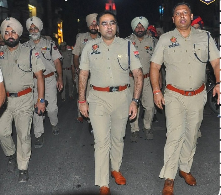 ਤਿਉਹਾਰਾਂ ਕਾਰਨ ਸੁਰੱਖਿਆਂ ਦੇ ਸਖ਼ਤ ਪ੍ਰਬੰਧ, ਵੱਡੀ ਗਿਣਤੀ ’ਚ ਮੁਲਾਜ਼ਮ ਸੜਕਾਂ ’ਤੇ ਹੋਣਗੇ ਤਾਇਨਾਤ : SSP ਆਦਿੱਤਿਆ
