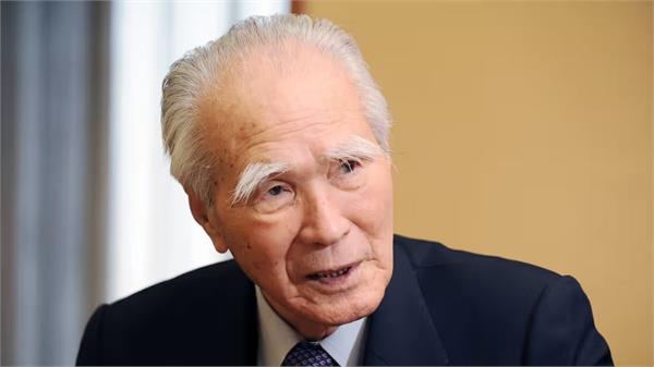 former japanese prime minister dies at 101