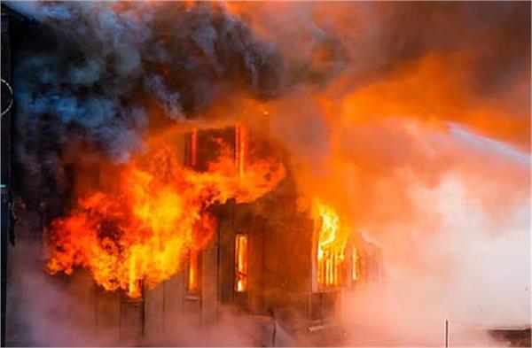 massive fire breaks out in three story house