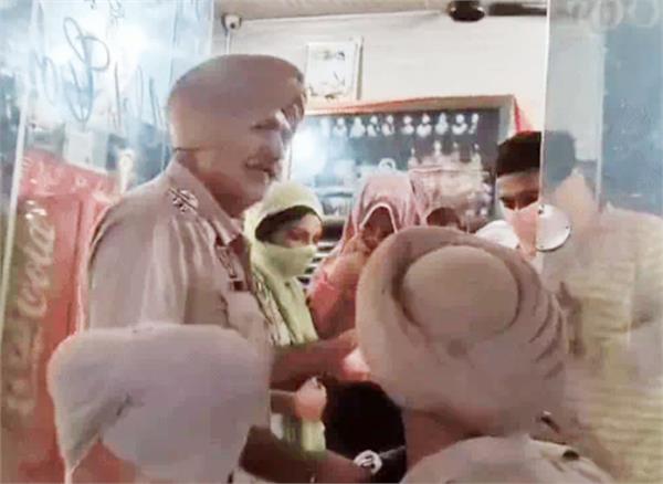 amritsar  hotel  police  raid