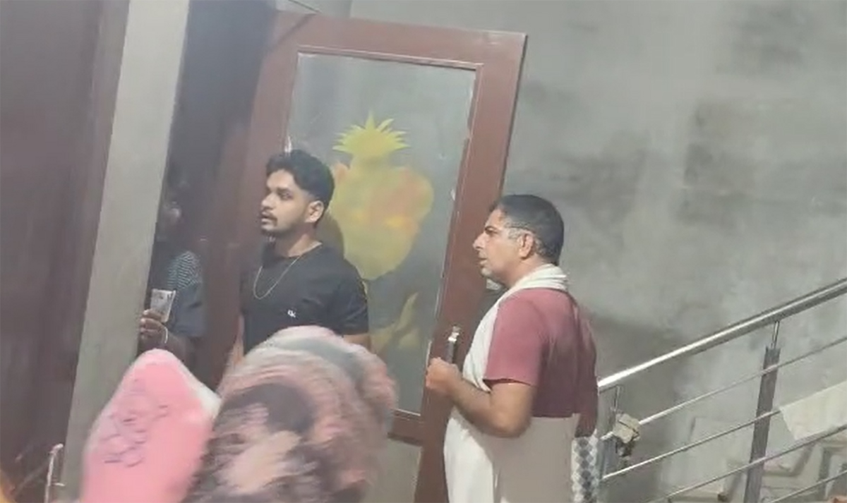punjab: ਕਰਵਾ ਚੌਥ ਵਾਲੇ ਦਿਨ ਹੀ ਪਿਆ ਖਿਲਾਰਾ! ਪਹਿਲੀ ਘਰਵਾਲੀ ਨੇ ਗੁੱਤੋਂ ਫੜ੍ਹ ਦੂਜੀ ਕੱਢ ਲਈ ਘਰੋਂ ਬਾਹਰ