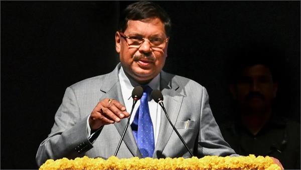 attempt to throw shoe at cji