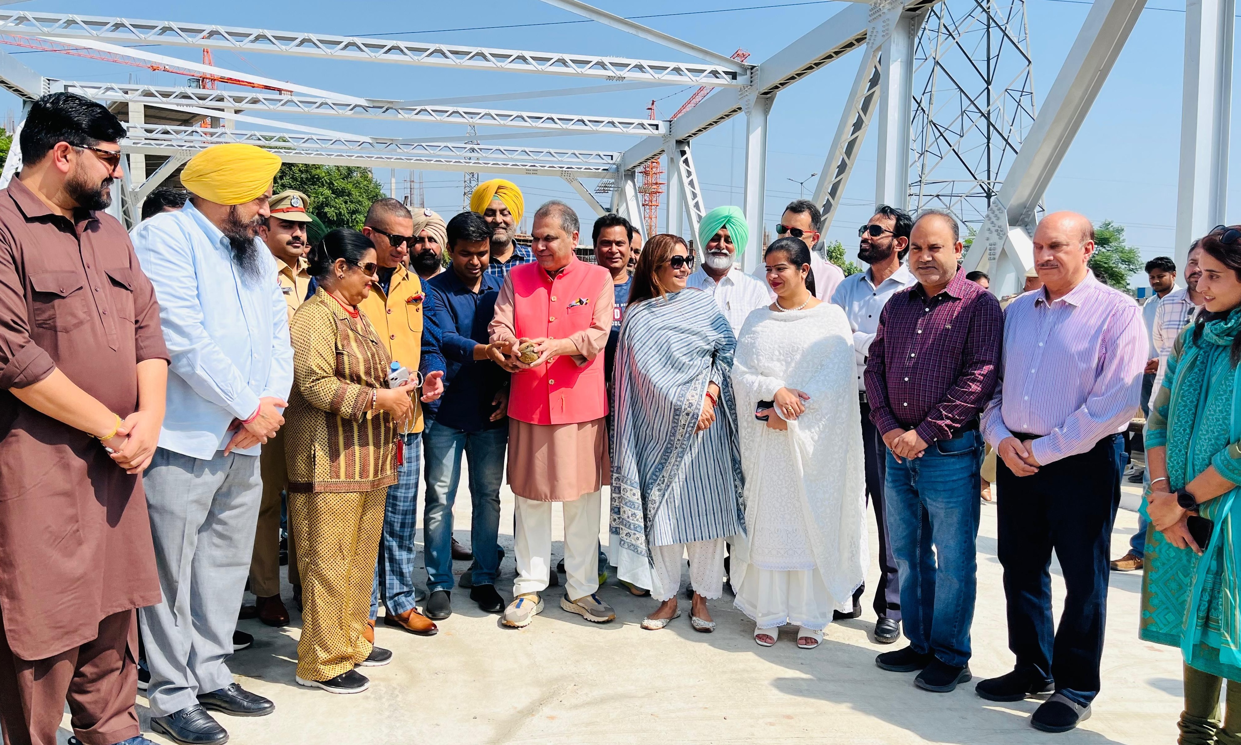 ਉਦਘਾਟਨ ''ਤੇ ਸਿਆਸੀ ਡਰਾਮੇਬਾਜ਼ੀ! NHAI ਨੇ ਬੰਦ ਕਰਵਾਈ ਵਾਹਨਾਂ ਦੀ ਐਂਟਰੀ