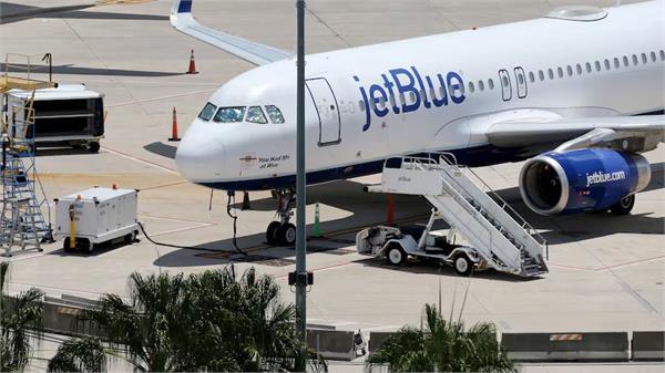 usa jetblue plane makes emergency landing in florida passengers hospitalized