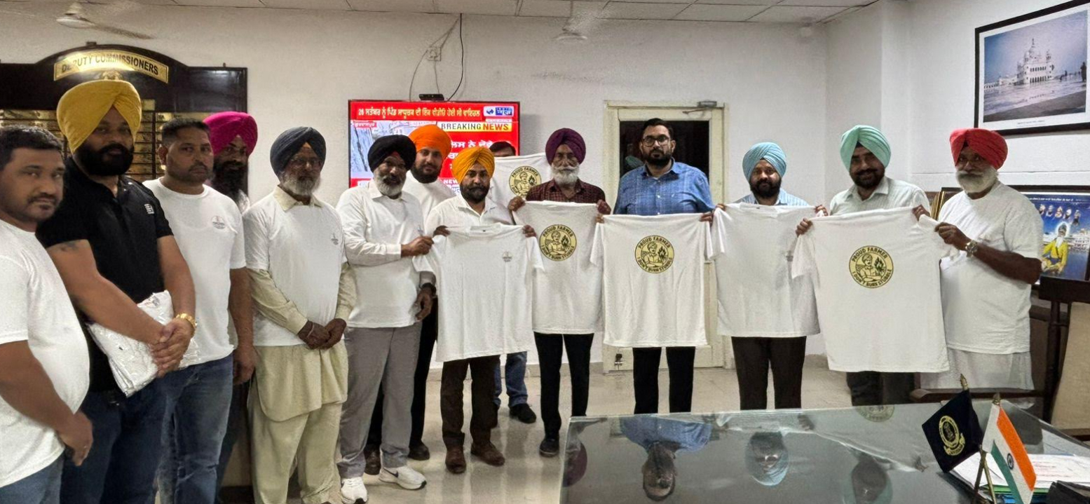 ਗੁਰਦਾਸਪੁਰ ''ਚ ਕਿਸਾਨਾਂ ਨੂੰ ਉਤਸ਼ਾਹਿਤ ਕਰਨ ਲਈ ਪ੍ਰਸ਼ਾਸਨ ਦਾ ਨਵਾਂ ਉਪਰਾਲਾ, ਵੰਡੀਆਂ ਟੀ-ਸ਼ਰਟਾਂ