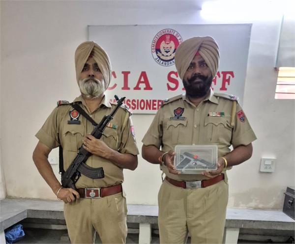 police arrests one accused with 32 bore pistol and 4 live rounds