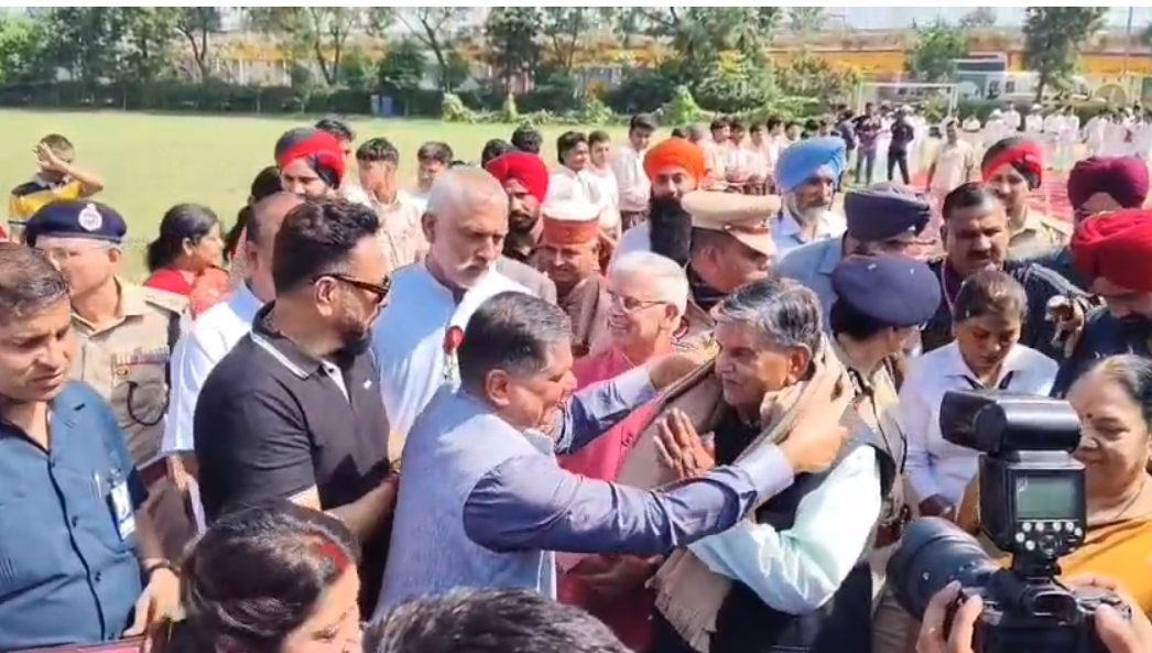 ਜਲੰਧਰ ''ਚ ਰਾਜਪਾਲ ਕਟਾਰੀਆ ਨੇ ਵਿਦਿਆ ਧਾਮ ਦਾ ਕੀਤਾ ਦੌਰਾ, ਬੱਚਿਆਂ ਦੀ ਪੜ੍ਹਾਈ ਲਈ ਕੀਤਾ ਅਹਿਮ ਐਲਾਨ