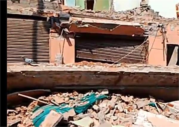 building collapses near amritsar brothers   dhaba