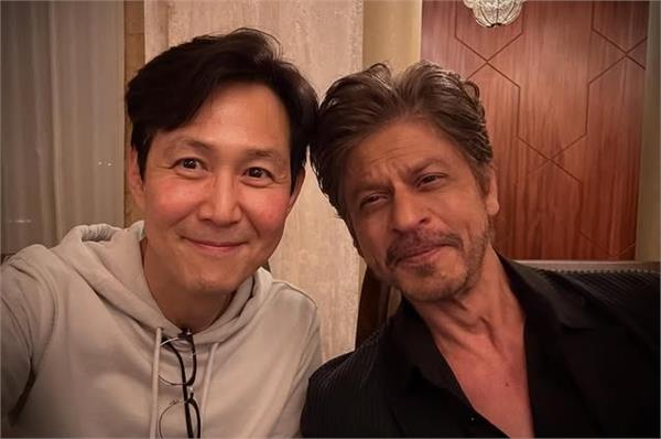 squid game  actor lee jung jae shared a selfie with shah rukh khan