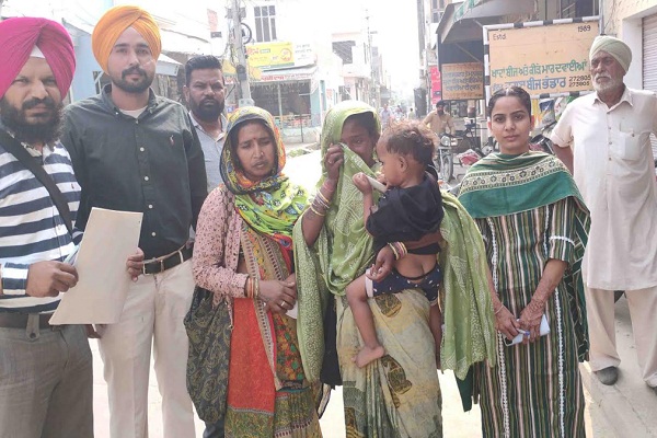 ਗੋਦ ਲਏ ਬੱਚੇ ਸਮੇਤ ਭੀਖ ਮੰਗਦੀ ਔਰਤ ਕਾਬੂ, ਚਿਤਾਵਨੀ ਦੇ ਕੇ ਛੱਡਿਆ