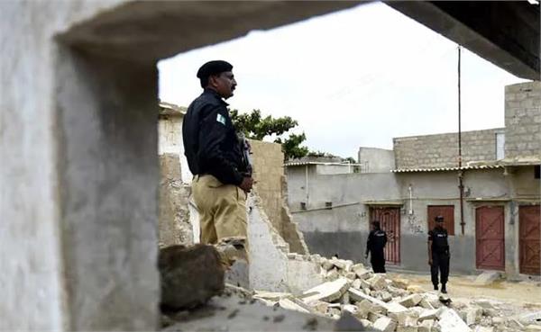 attack on police station in pakistan  one policeman killed
