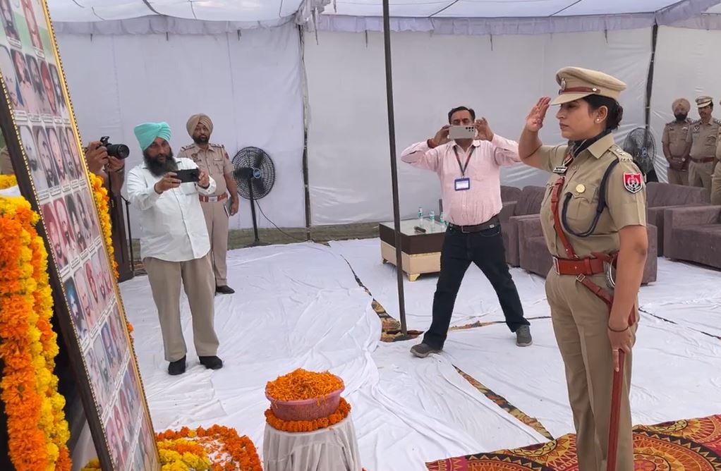 ਖੰਨਾ ''ਚ ਮਨਾਇਆ ਗਿਆ ਪੁਲਸ ਯਾਦਗਾਰੀ ਦਿਵਸ, 33 ਸ਼ਹੀਦ ਪਰਿਵਾਰਾਂ ਦਾ ਕੀਤਾ ਗਿਆ ਸਨਮਾਨ