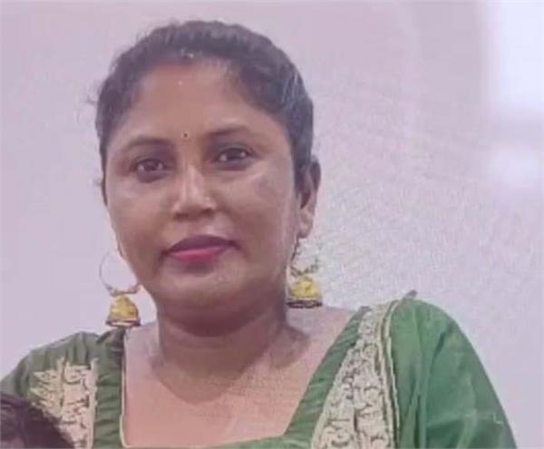 woman dead on road accident