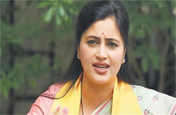 navneet rana receives death and rape threat from hyderabad