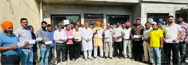 dinanagar halka incharge shamsher singh distributed grants  crore to panchayats