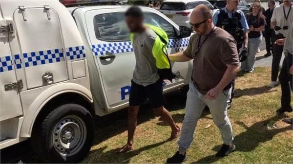 cocaine seized at sydney airport  two arrested