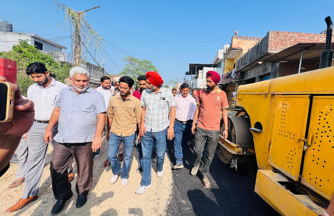 ਕਰੋੜਾਂ ਰੁਪਏ ਦੀ ਲਾਗਤ ਨਾਲ ਬਣੇ ਘਰੋਟਾ ਤੋਂ ਦੀਨਾਨਗਰ ਮਾਰਗ ਦਾ ਮੰਤਰੀ ਕਟਾਰੂਚੱਕ ਨੇ ਲਿਆ ਜਾਇਜ਼ਾ