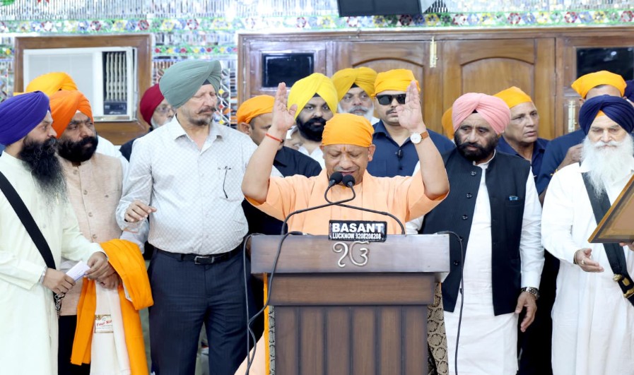 ''ਭਾਰਤੀ ਵਿਰਾਸਤ 'ਚ ਸਿੱਖ ਗੁਰੂਆਂ ਦਾ ਵੱਡਾ ਯੋਗਦਾਨ'', 'ਚਰਣ ਸੁਹਾਵੇ ਯਾਤਰਾ' ਦਾ CM ਯੋਗੀ ਵੱਲੋਂ ਨਿੱਘਾ ਸਵਾਗਤ