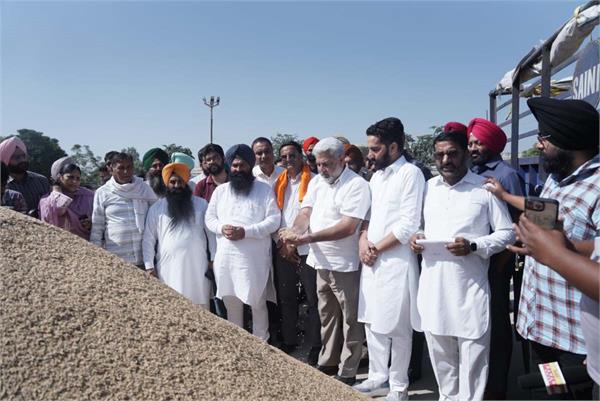 minister lal chand kataruchak made a surprise visit to tanda grain market