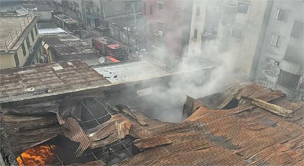 9 killed in fire in chemical warehouse bangladesh