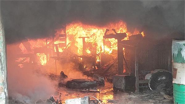 fire breaks out at vehicle spare parts and repair shop