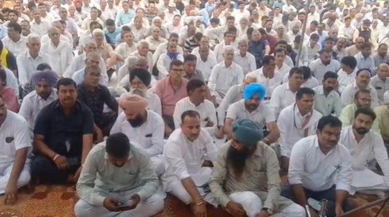 IPS Suicide Case: ਚੰਡੀਗੜ੍ਹ ਦੀ ਮਹਾਪੰਚਾਇਤ 'ਚ ਹੰਗਾਮਾ, ਸਰਕਾਰ ਨੂੰ 48 ਘੰਟਿਆਂ ਦਾ ਅਲਟੀਮੇਟਮ