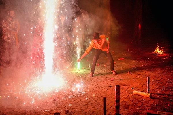 eye experts warn against use of carbide crackers