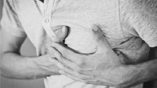 a man died of a heart attack after his son died in his lap