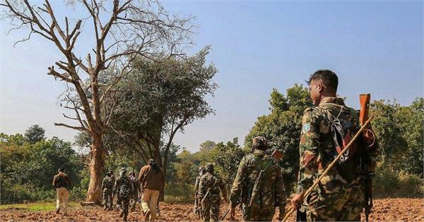female naxalite carrying a reward of rs 5 lakh surrenders in chhattisgarh