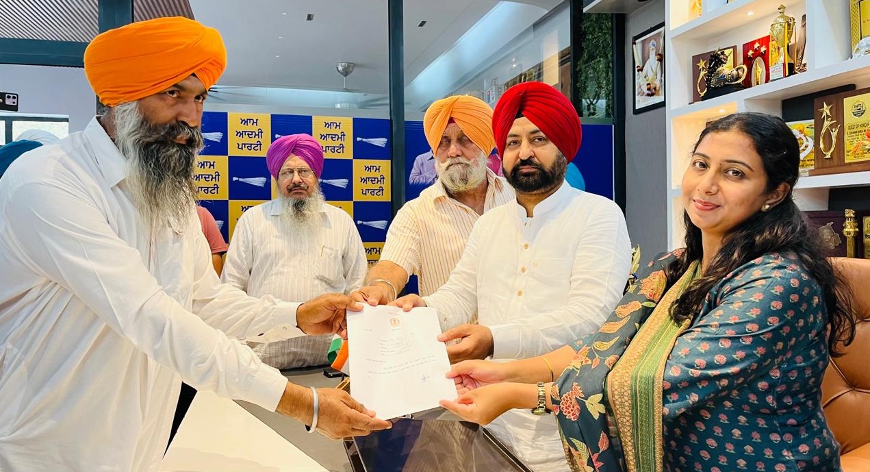 ਕੈਬਨਿਟ ਮੰਤਰੀ ਹਰਦੀਪ ਸਿੰਘ ਮੁੰਡੀਆਂ ਨੇ 121 ਕਿਸਾਨਾਂ ਨੂੰ ਦਿੱਤੀ ਹੜ੍ਹ ਰਾਹਤ ਰਾਸ਼ੀ