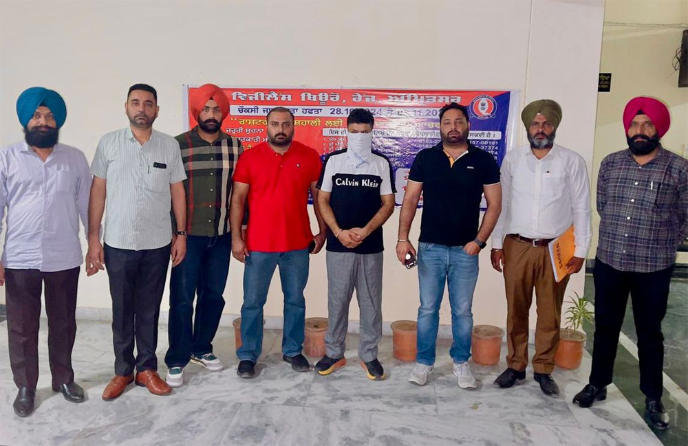 ਪਠਾਨਕੋਟ ਦੀ ਤਹਿਸੀਲ ਦਾ ਵਸੀਕਾ ਨਵੀਸ ਗ੍ਰਿਫ਼ਤਾਰ, ਕਾਰਾ ਜਾਣ ਹੋਵੋਗੇ ਹੈਰਾਨ
