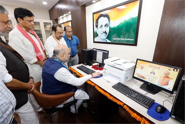 home minister amit shah adopts swadeshi zoho mail