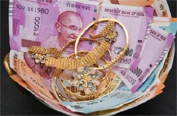 thieves terror policemen s homes robbed