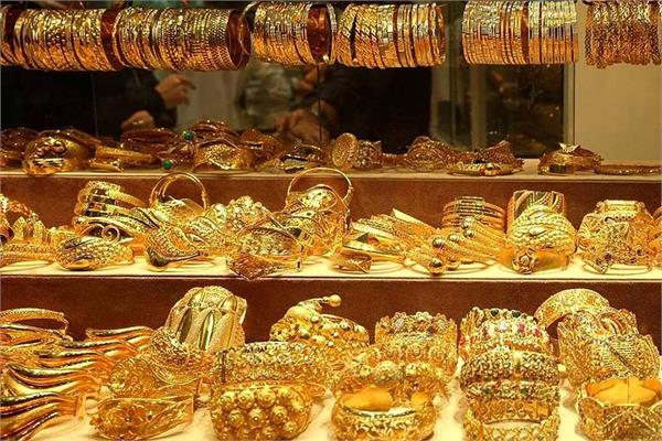 gold rises by rs 2 600 before closing silver also break records