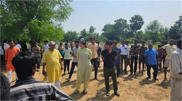 boat carrying 15 people capsizes in son river  one dies 
