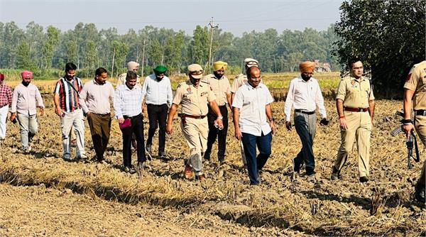 gurdaspur dc and ssp  fire that broke out in the crop residue pile