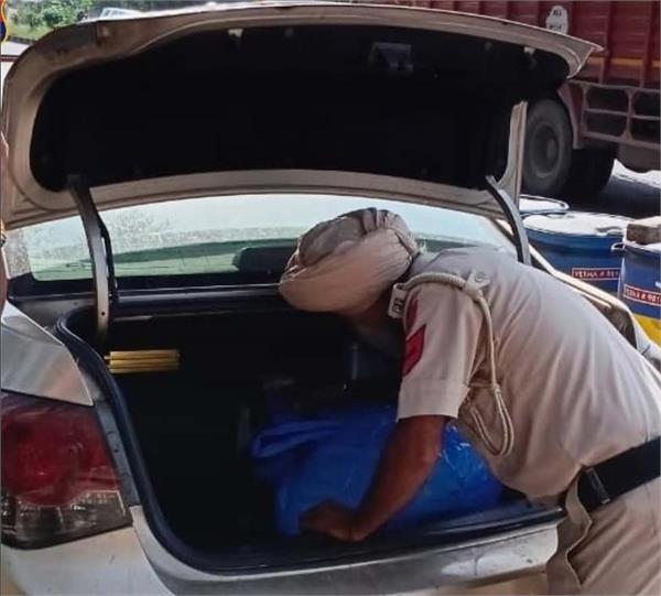 one arrested with 300 grams of heroin and 500 grams of opium