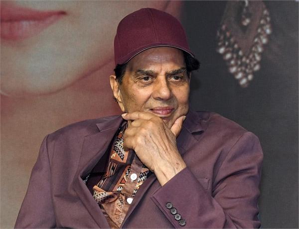 bollywood actor  hospitalised