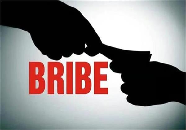 jklfc official arrested red handed in bribery case