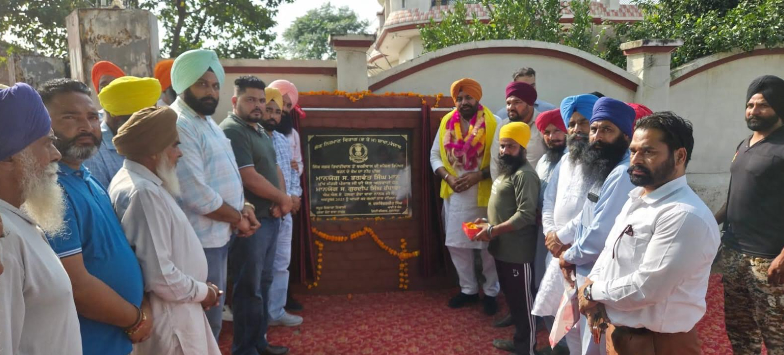 ਵਿਧਾਇਕ ਗੁਰਦੀਪ ਸਿੰਘ ਰੰਧਾਵਾ ਨੇ ਭਿਖਾਰੀਵਾਲ ਤੋਂ ਬਖਸ਼ੀਵਾਲ ਤੱਕ ਸੰਪਰਕ ਸੜਕ ਦਾ ਨੀਂਹ ਪੱਥਰ ਰੱਖਿਆ
