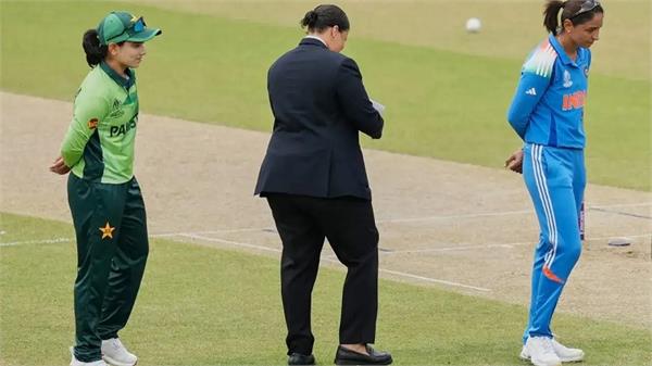 match referee makes mistake during toss between india and pakistan