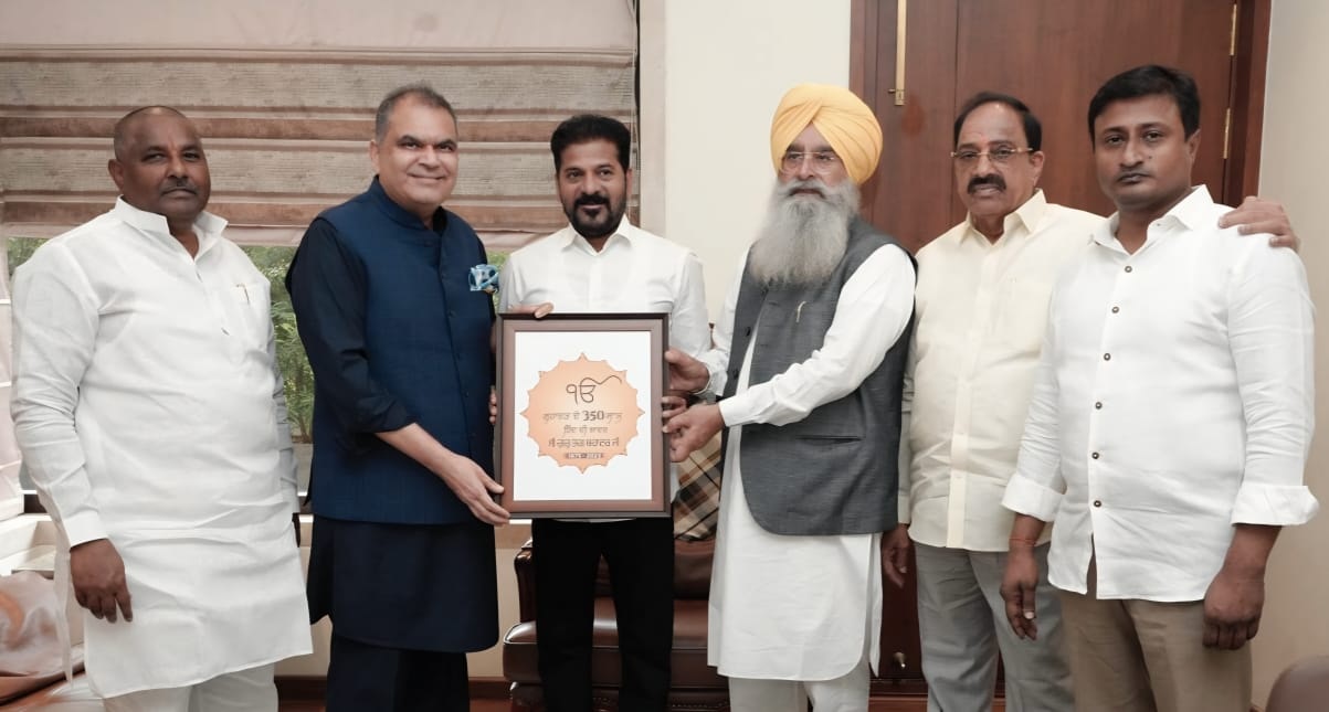 ਤੇਲੰਗਾਨਾ ਦੇ CM ਨੂੰ ਮਿਲੇ ਕੈਬਨਿਟ ਮੰਤਰੀ ਸੰਜੀਵ ਅਰੋੜਾ ਤੇ ਗੁਰਮੀਤ ਖੁੱਡੀਆਂ