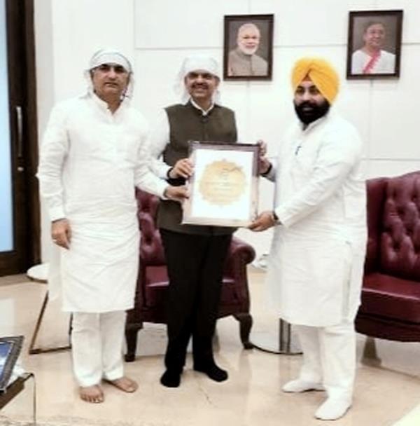 harjot bains invites maharashtra cm devendra fadnavis attend religious functions
