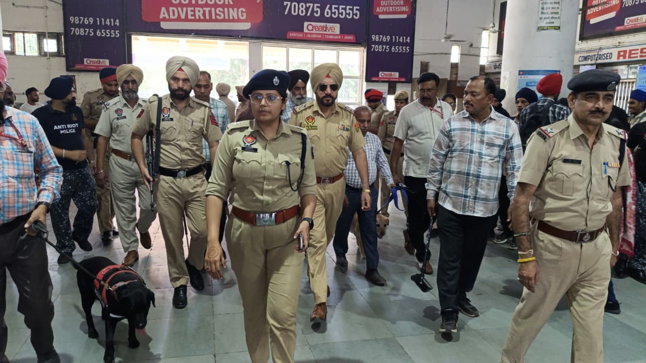 ਰੇਲਵੇ ਸਟੇਸ਼ਨਾਂ ''ਤੇ ਚਲਾਇਆ ਗਿਆ ਵਿਸ਼ੇਸ਼ CASO ਓਪਰੇਸ਼ਨ, ਤਿਉਹਾਰਾਂ ਦੇ ਮਦੇਨਜ਼ਰ ਵਧਾਈ ਸਖਤੀ