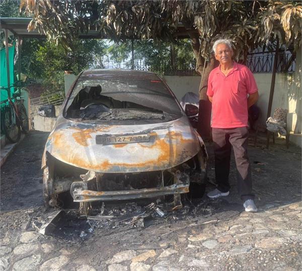 a fire broke out in a car parked at home