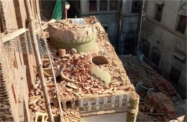 police demolish nearly 50 year old ahmadi worship place in pak