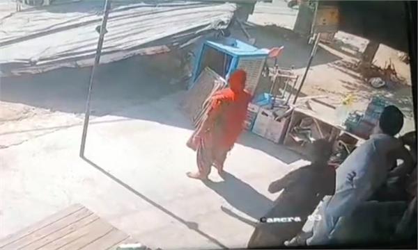 driver leaves tipper loaded with gravel running