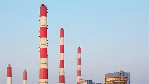 power plant lift collapses four workers