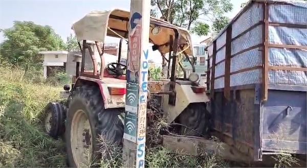 terrible collision between tractor and auto