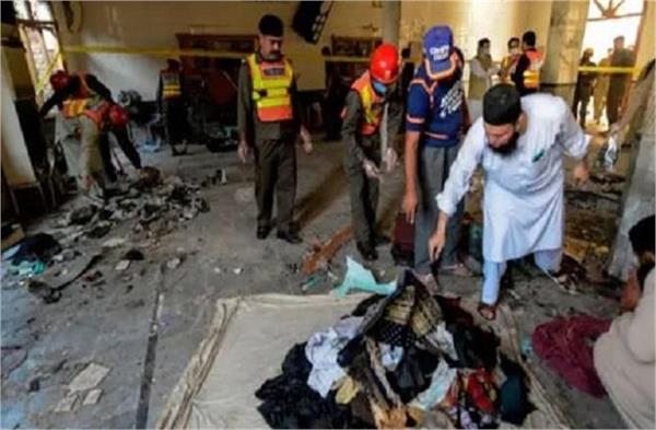 students were injured in a bomb blast inside a pakistani school 